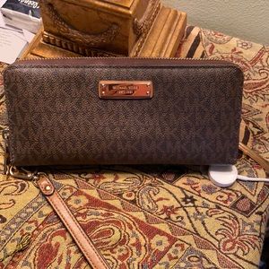 Michael Kohrs Large logo Wallet & Leather Wristlet
